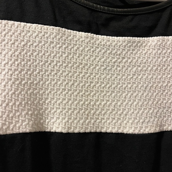 Express. Woman’s medium short sleeve sweater black white stripe texture - Picture 2 of 3